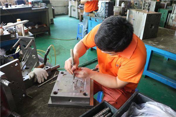 88直播APP
塑胶模具加工厂：13年坚持以质取胜，打造品质模具