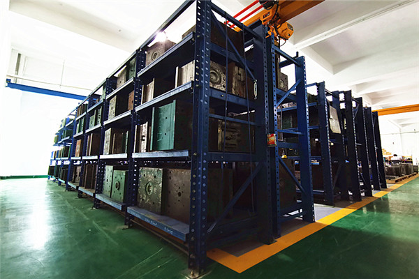 深圳塑胶模具制造厂：88直播APP
设立12道QC质检工序，品质有保障
